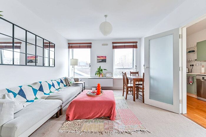 2 Bedroom Flat To Rent In Shepherdess Walk, Angel, London, N1