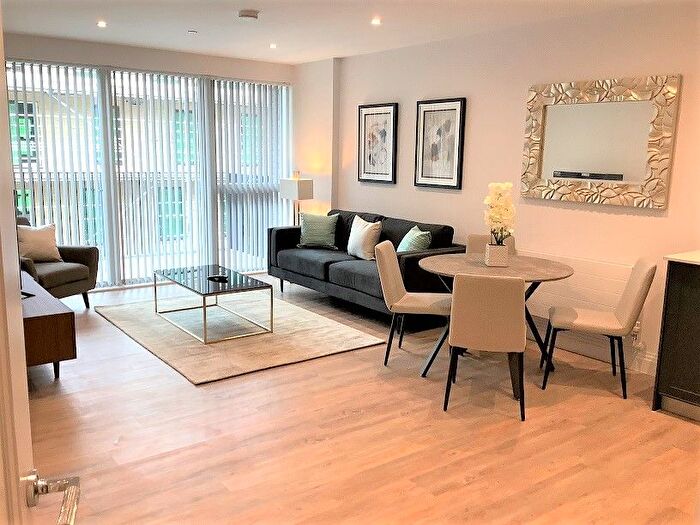 2 Bedroom Flat To Rent In Bakers Yard West, Carraway Street, Reading, RG1