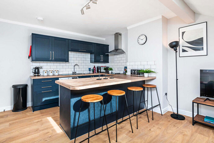 4 Bedroom Flat To Rent In Kelso Road, Leeds, LS2