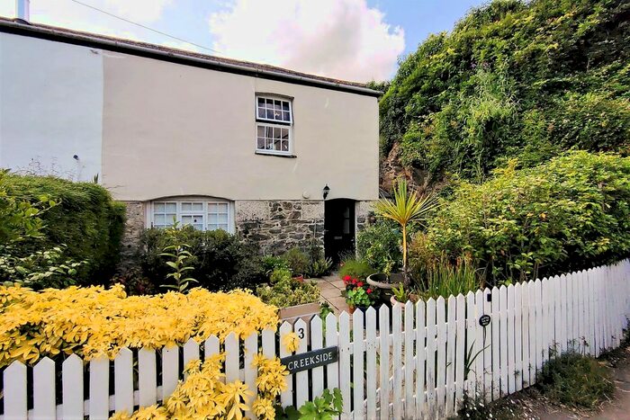 2 Bedroom Cottage For Sale In Killigarth Villas, Devoran, TR3