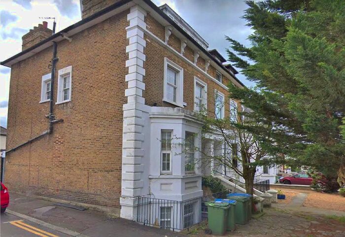 1 Bedroom Flat To Rent In Portsmouth Road, Thames Ditton, KT7