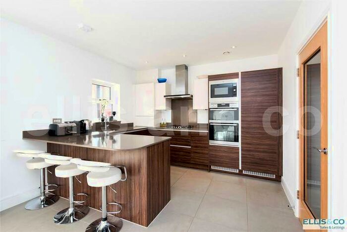 4 Bedroom House To Rent In Adam Close, Mill Hill, London NW7