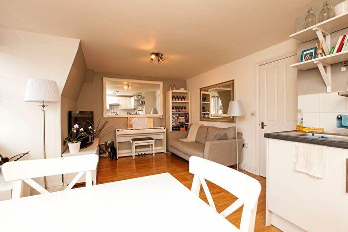 1 Bedroom Flat To Rent In Woodbourne Avenue, Streatham Hill, London, SW16