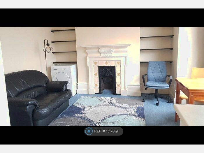 1 Bedroom Flat To Rent In Mantilla Road, London, SW17