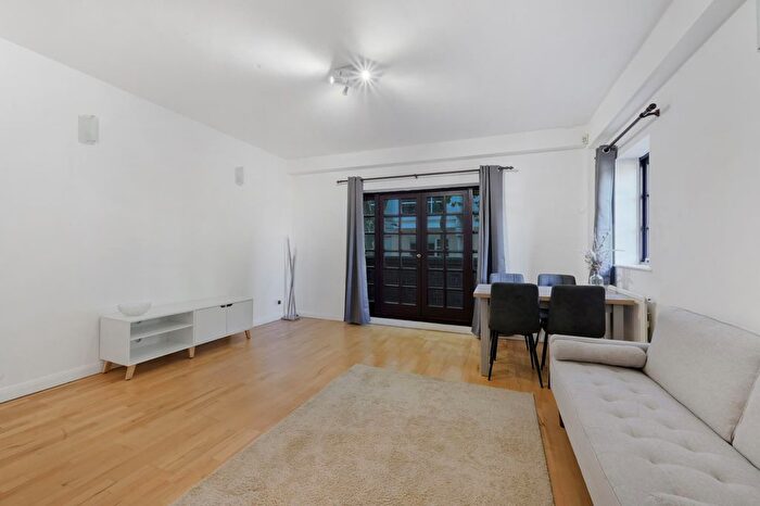 3 Bedroom Property To Rent In Rope Street, Surrey Quays, London, SE16