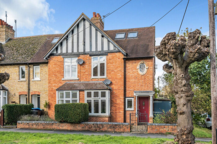 3 Bedroom End Of Terrace House For Sale In Hensington Road, Woodstock, Oxfordshire, OX20