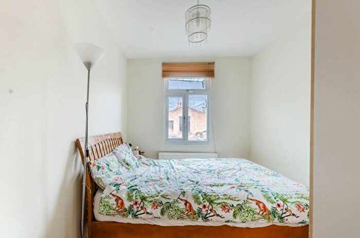 2 Bedroom Flat To Rent In Oldridge Road, Balham, London, SW12