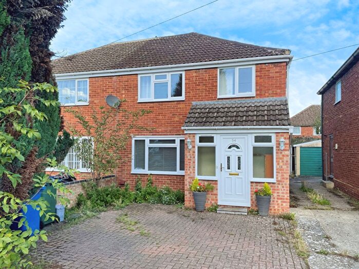3 Bedroom Semi-detached House For Sale In South Avenue, Kidlington, OX5