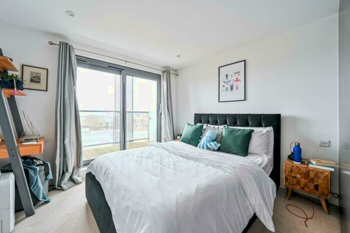 2 Bedroom Flat To Rent In Royal Carriage Mews, Woolwich, London, SE18