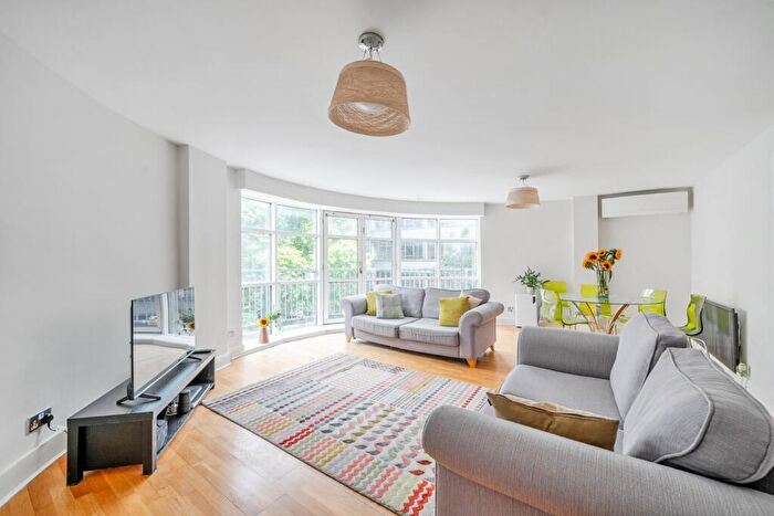 2 Bedroom Flat For Sale In Goswell Road, Clerkenwell, London, EC1V
