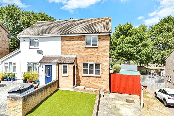 3 Bedroom Semi Detached House For Sale In North Bank Close, Rochester, Kent, ME2