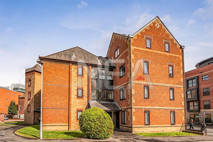 2 Bedroom Flat To Rent In Regent Court, Reading, Berkshire, RG1