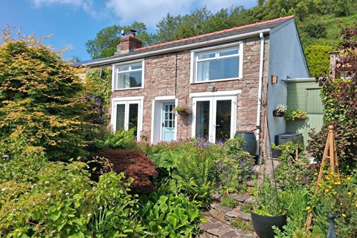 2 Bedroom Link Detached House For Sale In Rhonas Road, Clydach, Abergavenny, NP7