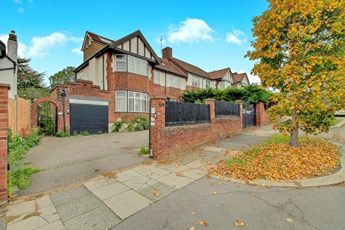 6 Bedroom Semi Detached House For Sale In Wilmer Way, London, N14