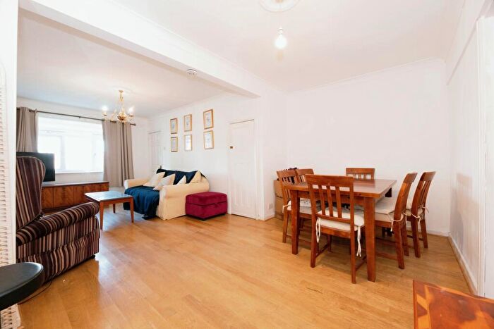 2 Bedroom Terraced House For Sale In Alberta Avenue, Sutton, SM1