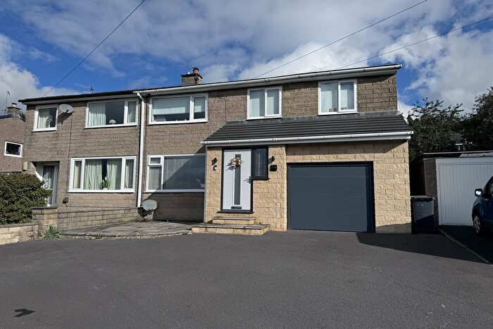 4 Bedroom Semi-Detached House To Rent In Horse Fair Avenue, Chapel-En-Le-Frith, High Peak, SK23