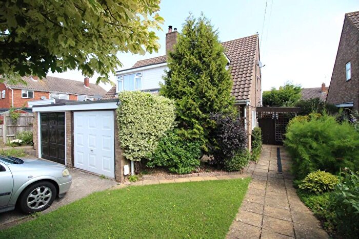 3 Bedroom Semi-Detached House For Sale In Larkspur Way, Epsom, Surrey, KT19