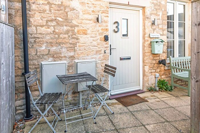 2 Bedroom Semi-detached House For Sale In Stanley Close, Chipping Norton, OX7