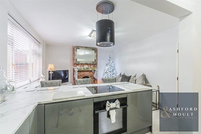 3 Bedroom Semi-Detached House For Sale In Baggaley Crescent, Mansfield, NG19