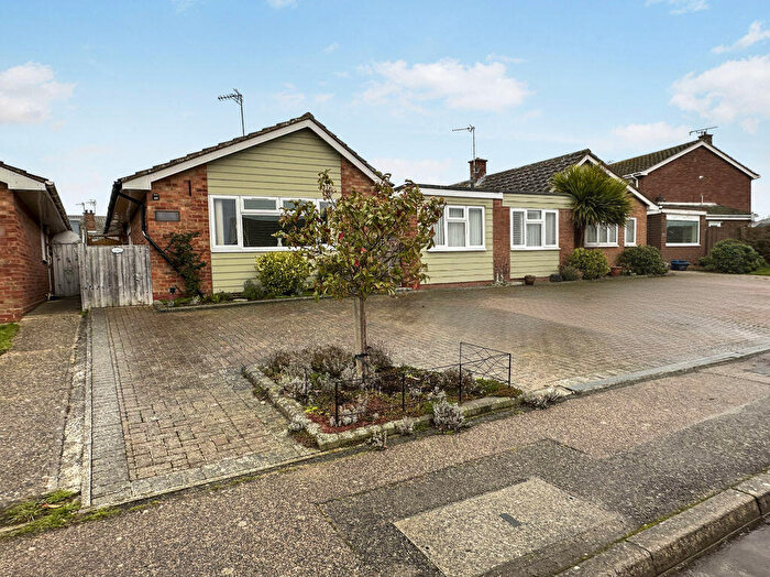 3 Bedroom Bungalow For Sale In Planton Way, Brightlingsea, CO7
