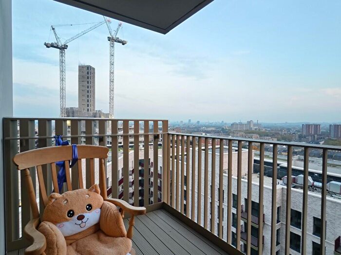 2 Bedroom Apartment To Rent In Hewson Way, London, SE17