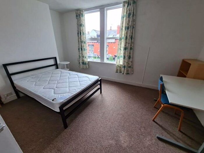 5 Bedroom House To Rent In Burchett Place, Leeds, LS6