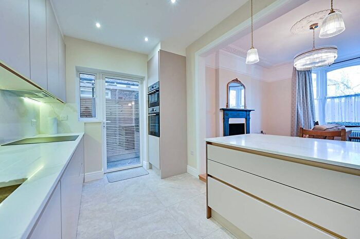 1 Bedroom Flat To Rent In Rosemont Road, Acton, W3
