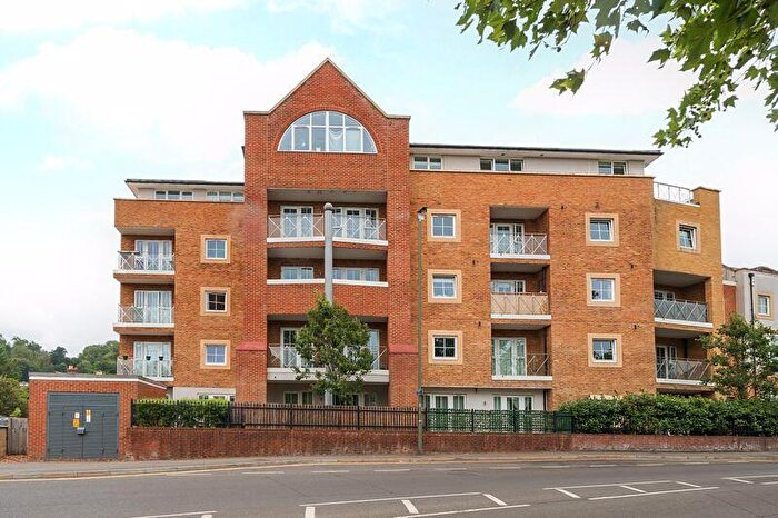 2 Bedroom Flat To Rent In Flambard Way, Godalming, GU7
