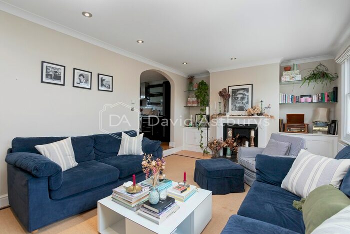2 Bedroom Flat To Rent In Bromells Road, Clapham, London, SW4