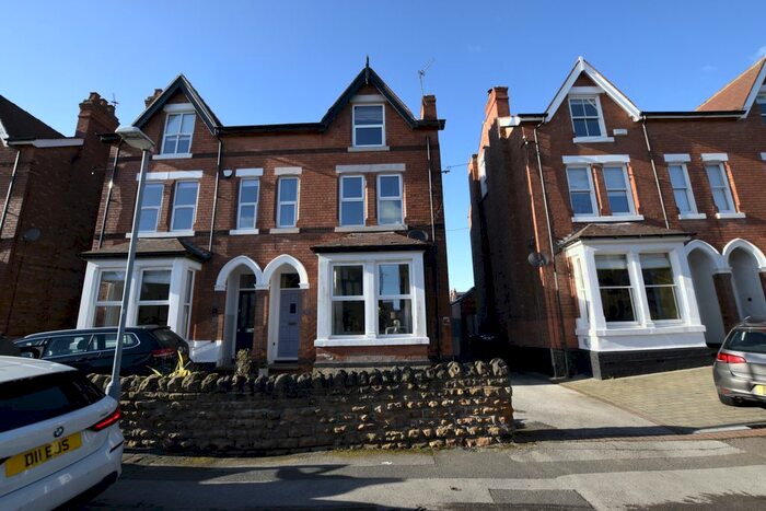 1 Bedroom Flat To Rent In Chaworth Road, West Bridgford, Nottingham, NG2