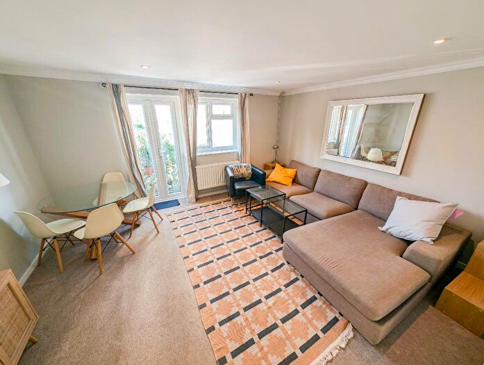 3 Bedroom Flat To Rent In Nant Court, Granville Road, London, NW2