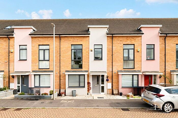 3 Bedroom Terraced House For Sale In Courts Way, South Ockendon, RM15