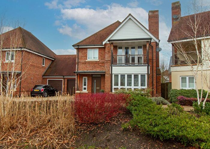 4 Bedroom Detached House For Sale In Kingfishers, Fleet, GU51