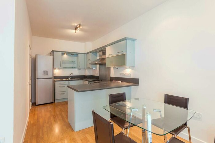 2 Bedroom Flat To Rent In Palmers Road, Bethnal Green, London, E2