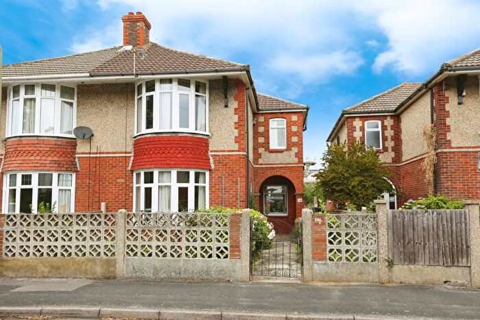 3 Bedroom Semi-Detached House For Sale In Grove Avenue, Gosport, PO12