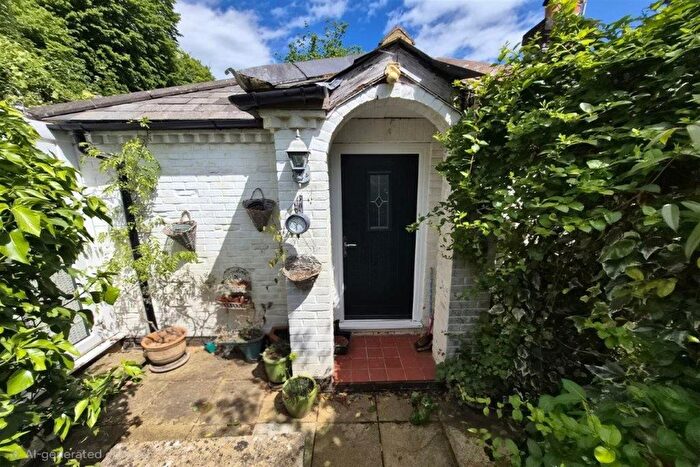 4 Bedroom Bungalow To Rent In New Way, Godalming, GU7