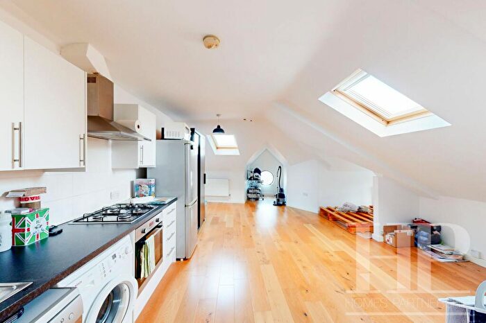 Studio To Rent In Three Bridges Road, Crawley, RH10