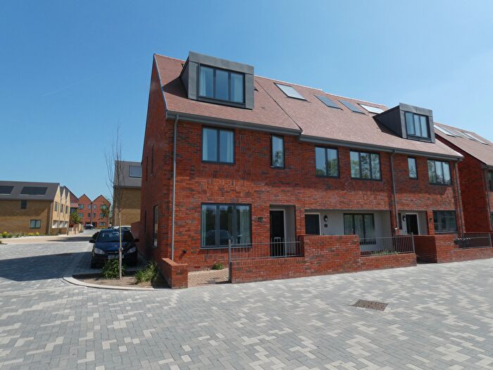 4 Bedroom Property To Rent In Azure Grove, Sheerwater, GU21