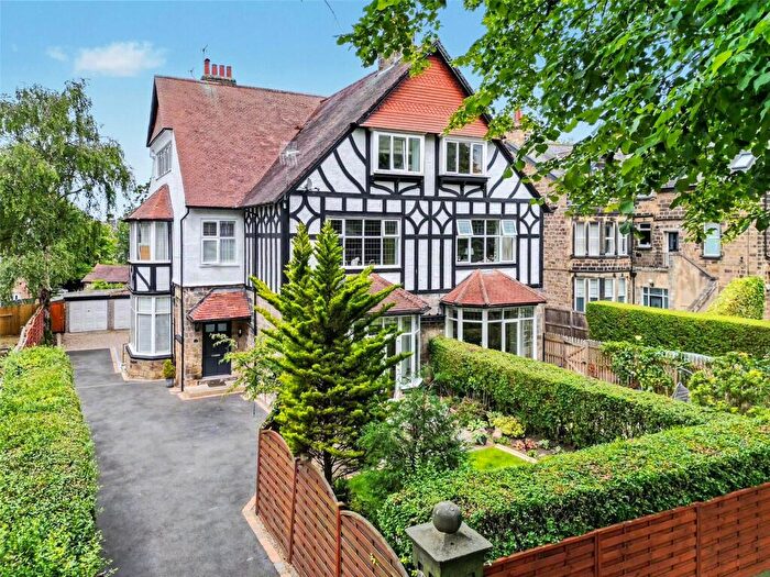 3 Bedroom Apartment For Sale In Flat, Langcliffe Avenue, Harrogate, North Yorkshire, HG2