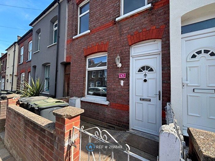 2 Bedroom Terraced House To Rent In St. Peters Road, Luton, LU1