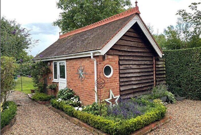 Apartment To Rent In Pinkneys Road, Maidenhead, Berkshire, SL6