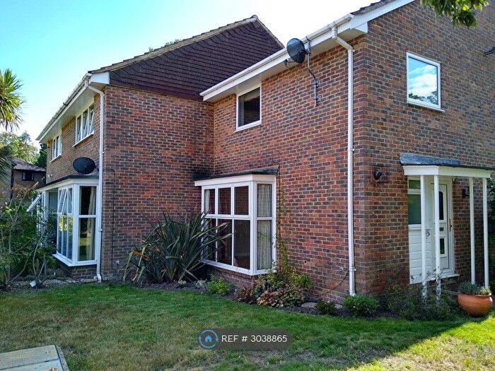 3 Bedroom Semi Detached House To Rent In Wynton Grove, Walton-On-Thames, KT12