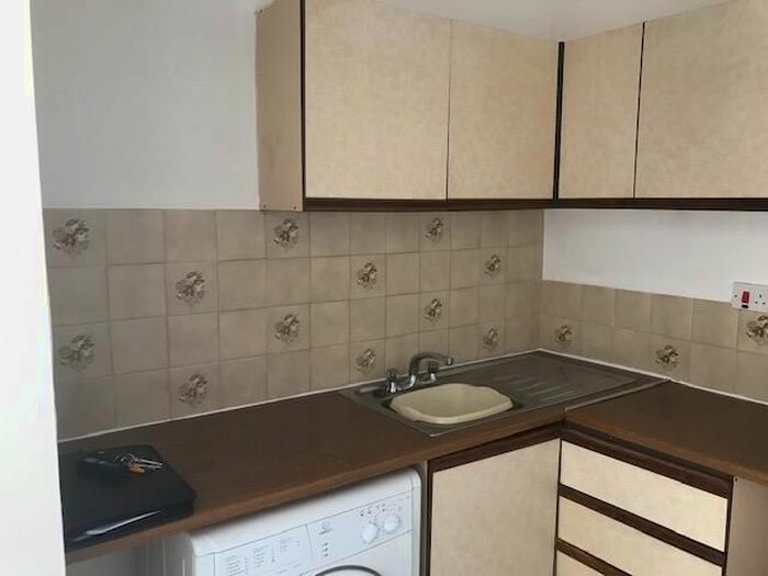 1 Bedroom Flat To Rent In Winner Street, Paignton, TQ3