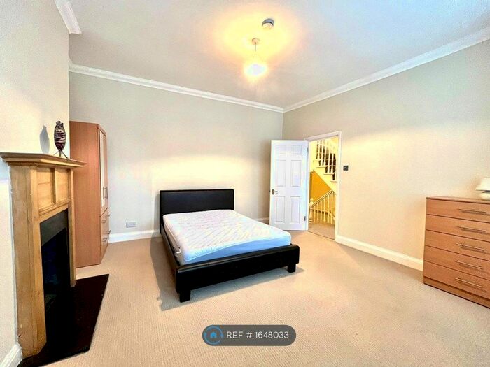2 Bedroom Flat To Rent In Howard Road, London, NW2