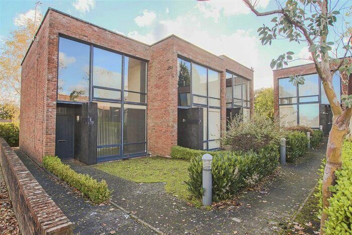 2 Bedroom End Of Terrace House To Rent In Glen Morag Gardens, Rochdale, OL11