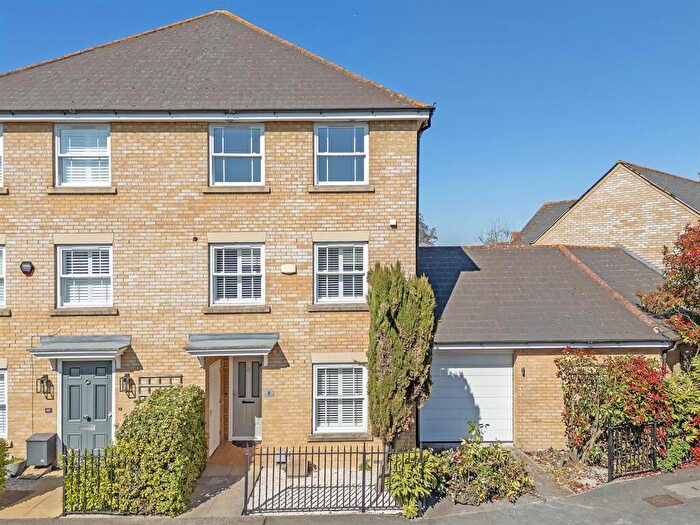 4 Bedroom Semi-Detached House To Rent In Albemarle Link, Beaulieu Park, CM1