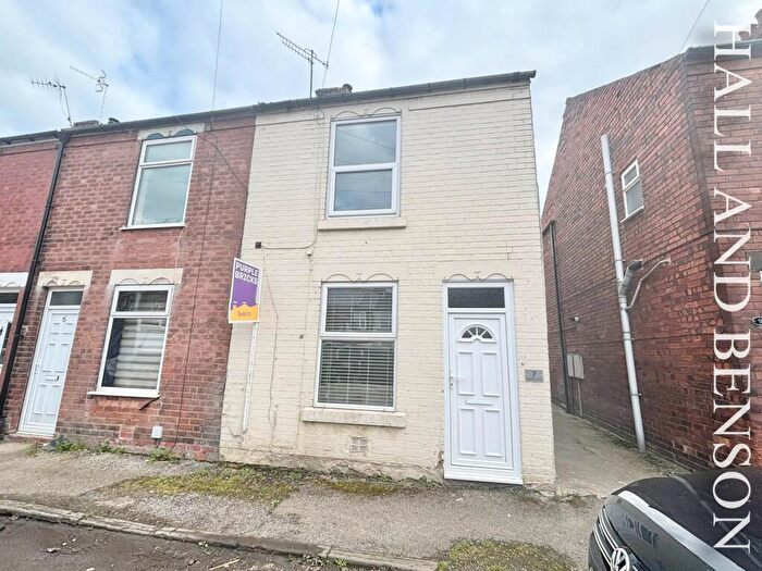 2 Bedroom House To Rent In Hipper Street West, Brampton, S40