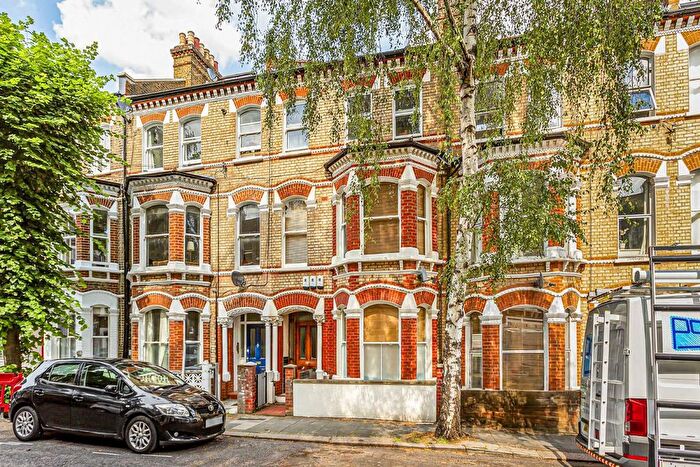 3 Bedroom Flat To Rent In St. Luke's Avenue, Clapham, SW4
