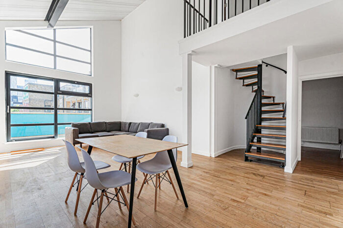 2 Bedroom Apartment For Sale In Drysdale Street, London, N1