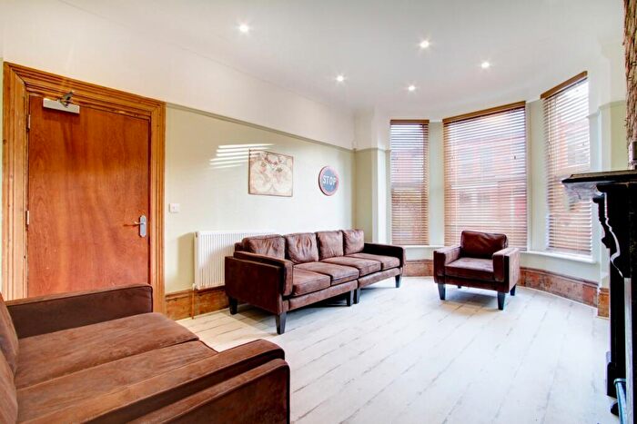 6 Bedroom Terraced House To Rent In Langdale Road, Liverpool, L15